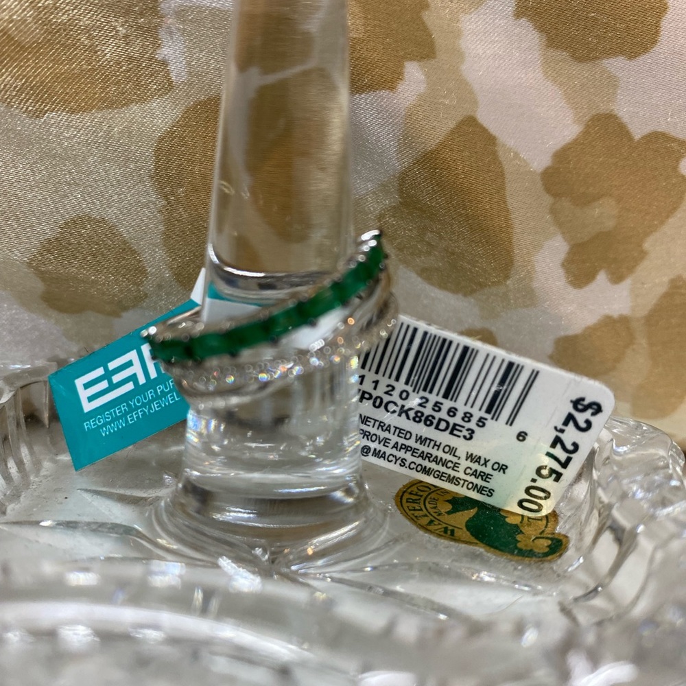 Effy Emerald and diamond ring. White gold. Size 7. NWT